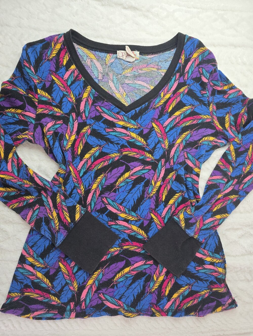 OP Ocean Pacific Waffle Knit Top Black Multicolor Feather Print V-neck 90s Surf